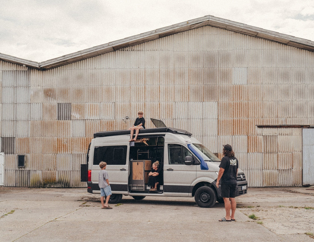 Familien Camper VW Crafter 4Motion  L3 H3 - Interview mit Bulliphop - Alle zusammen